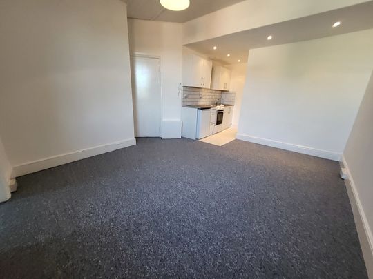 Seabourne Road, Bournemouth - Photo 1