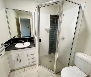 MODERN FAMILY HOME IN MIRAFLORES ESTATE - Photo 3