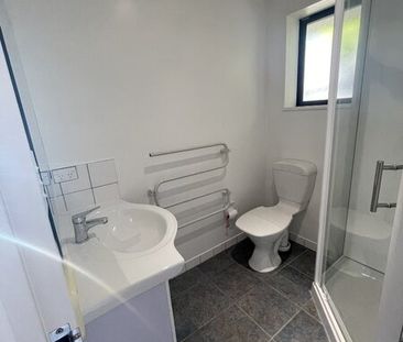 Modern 2 bedroom home that includes power - Photo 6