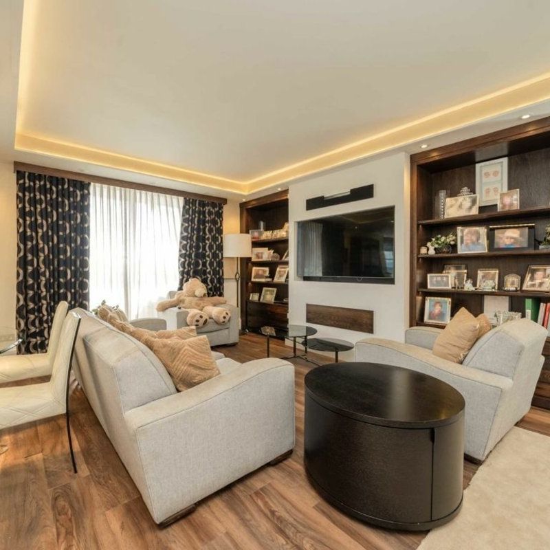 Thames Quay - Photo 1