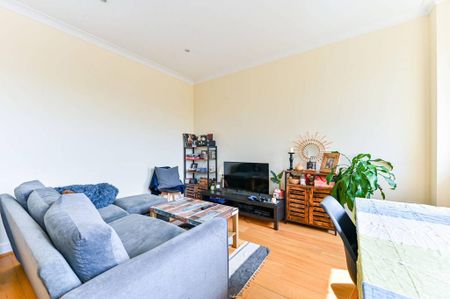 2 bedroom flat to rent - Photo 3