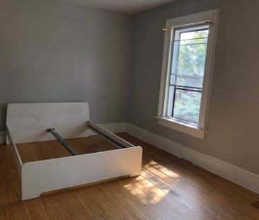 Bedrooms Available heart of the Annex University of Toronto - Photo 2