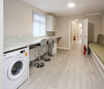 Room 6, 22 Ballygomartin Road, Belfast, BT13 3LD - Photo 1