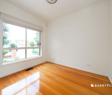 Stylish Low-Maintenance Living in the Heart of Pascoe Vale South - Photo 3