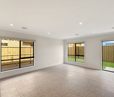 🏡 Brand New 4-Bedroom House in Thornhill Park - Photo 1