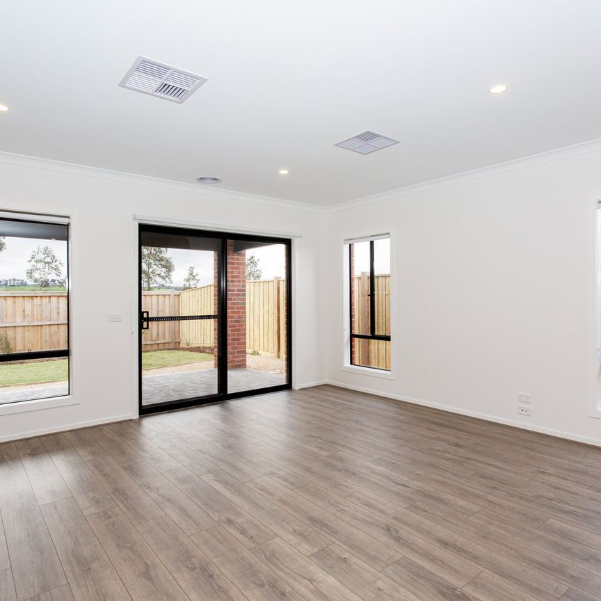 75 Fountain Drive, Beveridge VIC 3753 - Photo 1