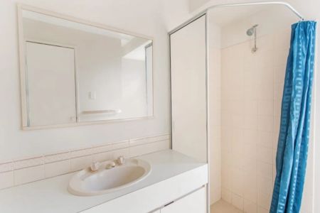 4 Bedroom, 2 Bathroom Family Home in Murdoch - Photo 2