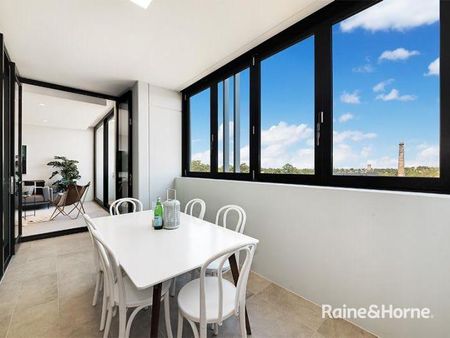 MODERN TWO BEDROOM IN THE HORIZON COMPLEX!! - Photo 2