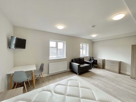 1 Bedroom | North Hill Court, 47a North Road East, PL4 6AY - Deluxe Studio - Photo 2