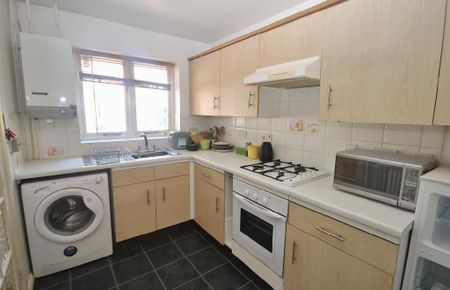 Priestly Gardens, Woking, Surrey, GU22 9YZ - Photo 3