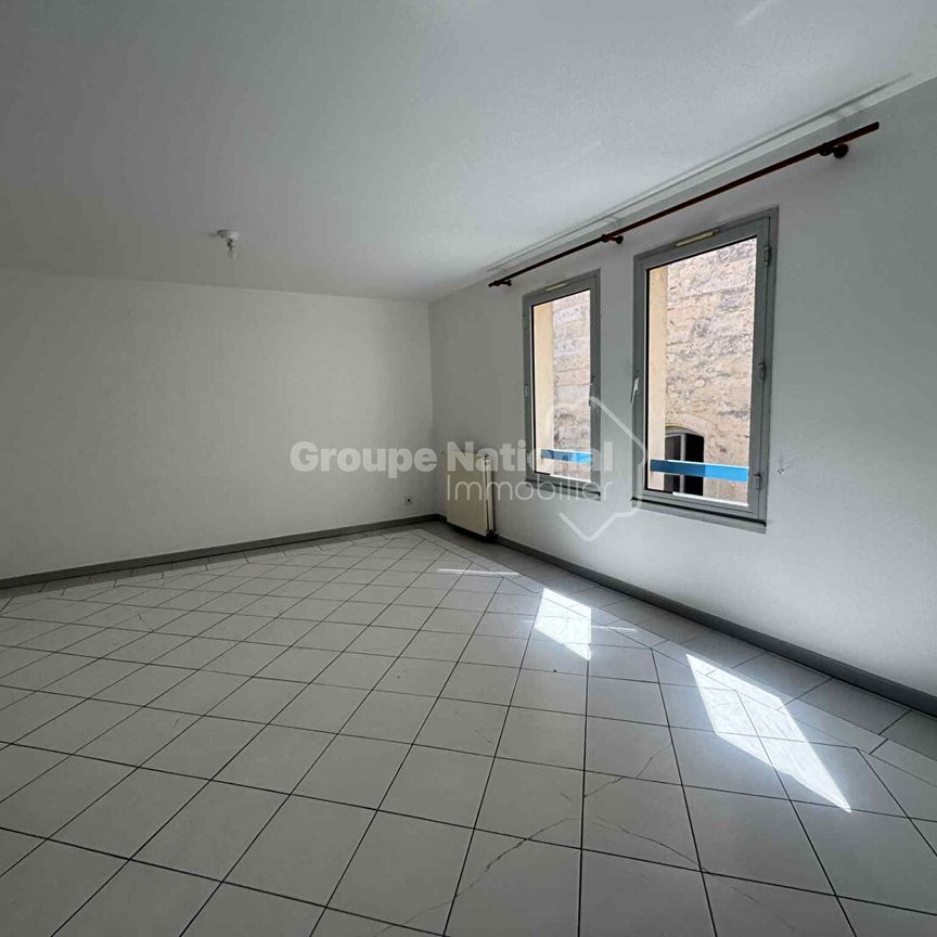 T3 AVEC PARKING EN CENTRE-VILLE, - Photo 1