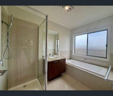 18 Capricornus Crescent, Tarneit, Vic 3029 - Photo 2