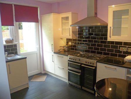 2 bedroom terraced house to rent - Photo 3