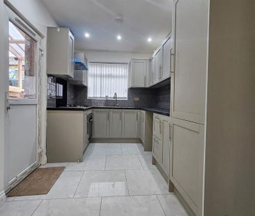 3 bedroom terraced house to rent - Photo 3