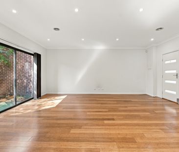 2 BEDROOM TOWNHOUSE FOR RENT IN ST ALBANS - Photo 5