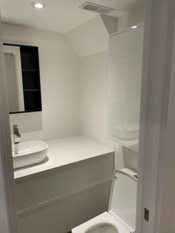 For Lease - 370 Lippincott Street Unit# Lower unit, Toronto, Ontario - Photo 3