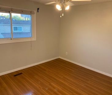 For Lease - 20 Glanvil Crescent, Toronto, Ontario - Photo 4