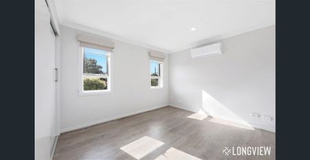 LUXE THREE BED AND THREE LIVING ZONE FAMILY HOME - Photo 4