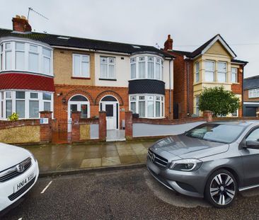 4 bedroom end of terrace house to rent - Photo 1