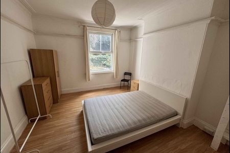 6 Bedroom Student Houses Leeds - Photo 5