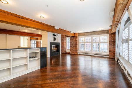 Prestigious Yaletown Loft in Iconic Heritage Conversion - Photo 2