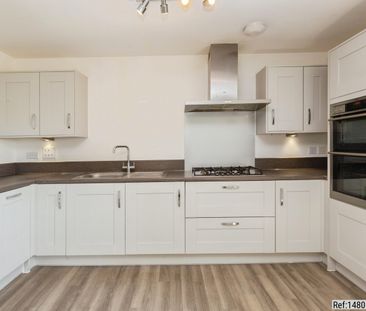 2 bed Flat in Pondecroft , Aylesbury, HP18 0FS - Photo 2