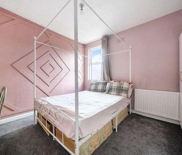 Reading, Berkshire, RG6 - Photo 6