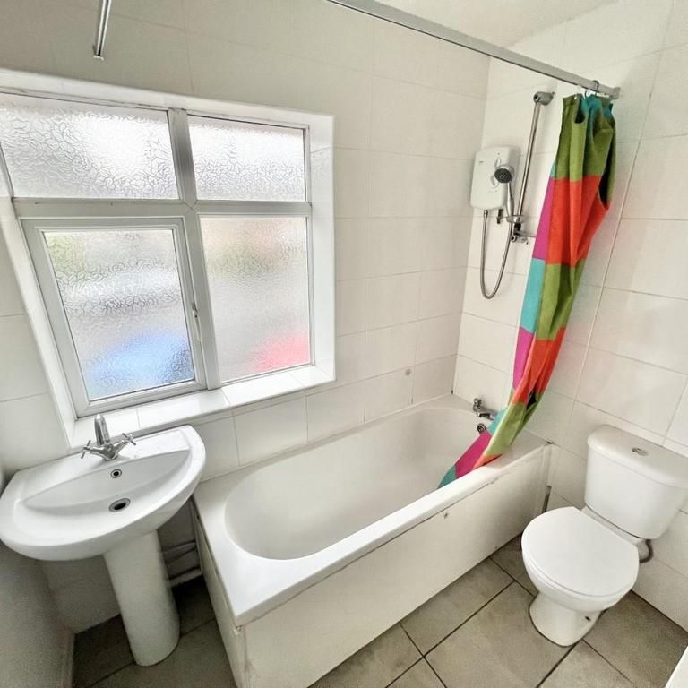 3 bedroom end of terrace house to rent - Photo 1