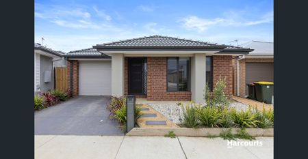 Modern 3 bedroom home in Charlemont! - Photo 2