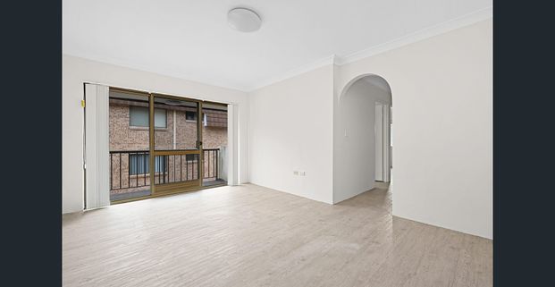 Conveniently located renovated apartment in secure complex - Photo 1