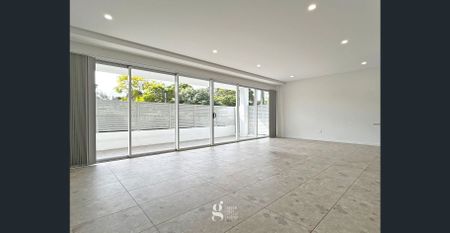 Sophisticated North-Facing 3-Bedroom Apartment - Photo 3