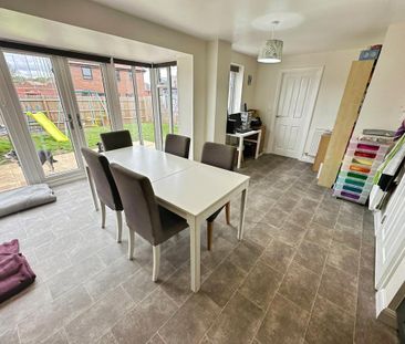 4 bedroom detached house to rent - Photo 3