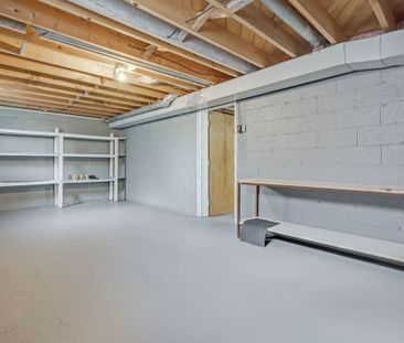 For Lease - 2495 Falcon Avenue, Billings Bridge - Riverside Park an... - Photo 4