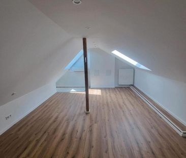 Wunderschöne Dachgeschoss-Wohnung im Grünen und ruhiger Lage! - Foto 1