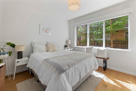 Light, Bright & Renovated - Photo 2