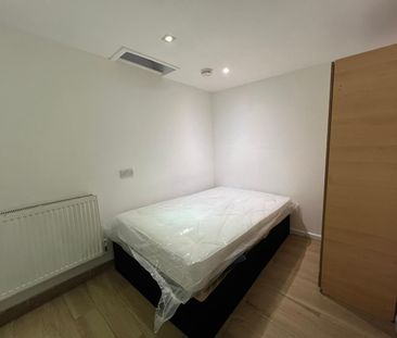 2 Bed Flat, High Road, IG1 - Photo 2