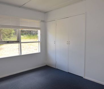 Fully Furnished Charming 3-Bedroom Home with Carport - Photo 4