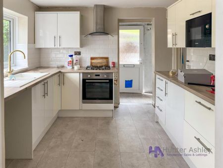 3 bedroom terraced house to rent - Photo 2