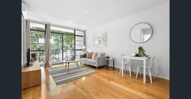 OVERSIZED ONE BEDROOM APARTMENT PLUS STUDY! - Photo 1