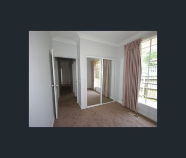 2/114 Wheatley Road, McKinnon, Vic 3204 - Photo 2