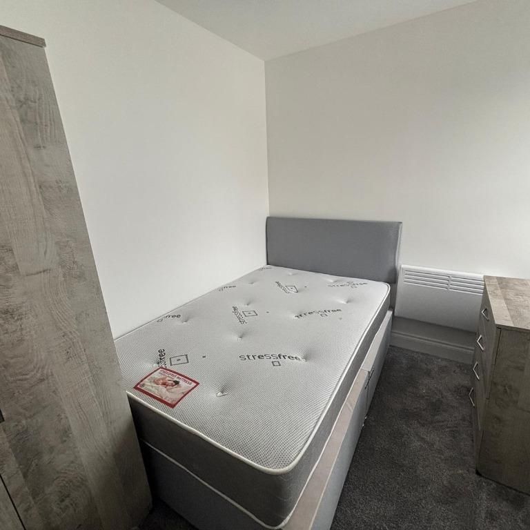 3 bedroom flat to rent - Photo 1