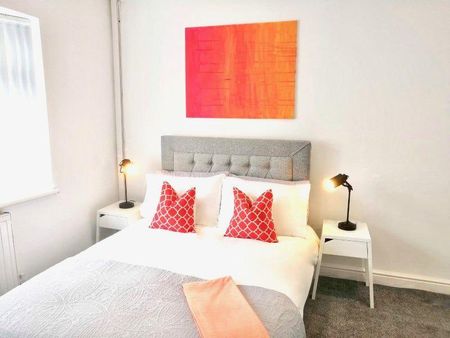 1 bedroom in a house share to rent - Photo 3