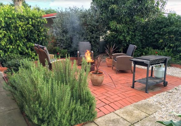 Altona Meadows - Photo 1