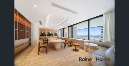 Stunning Near New 3 Bedroom Apartment with 28th Floor Water & City Harbour Views - Photo 2