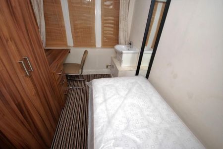 6 bedroom flat to rent - Photo 4