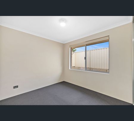 33 Birch Road, Aubin Grove, WA 6164 - Photo 5