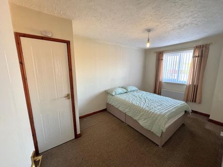 3 bedroom end of terrace house to rent - Photo 3