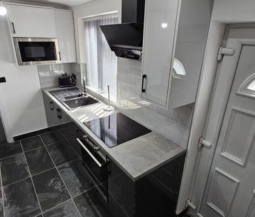 Room 3, Grovehall Drive, Leeds, LS11 7LN - Photo 5