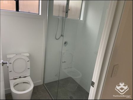 Modern Spacious One Bedroom Unit â Fully Furnished, All Bills Included - Photo 2