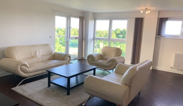 Roehampton House, Academy Way, Dagenham RM8 - Photo 1